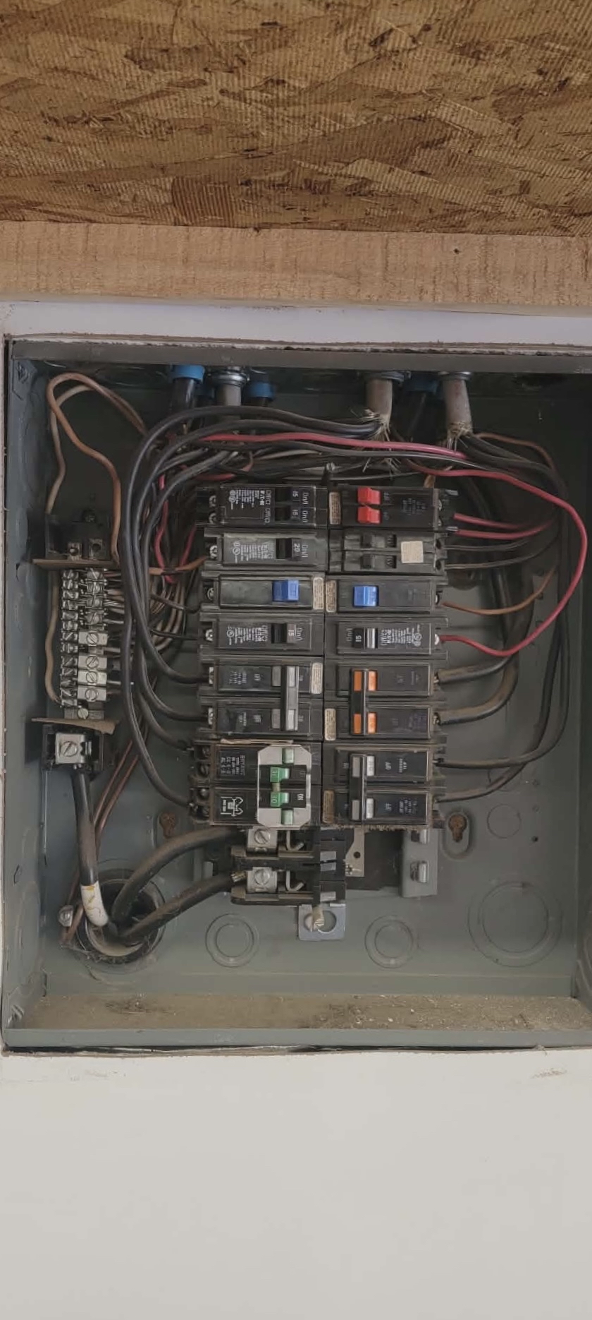 Original outdated 100 amp panel that needs replacing